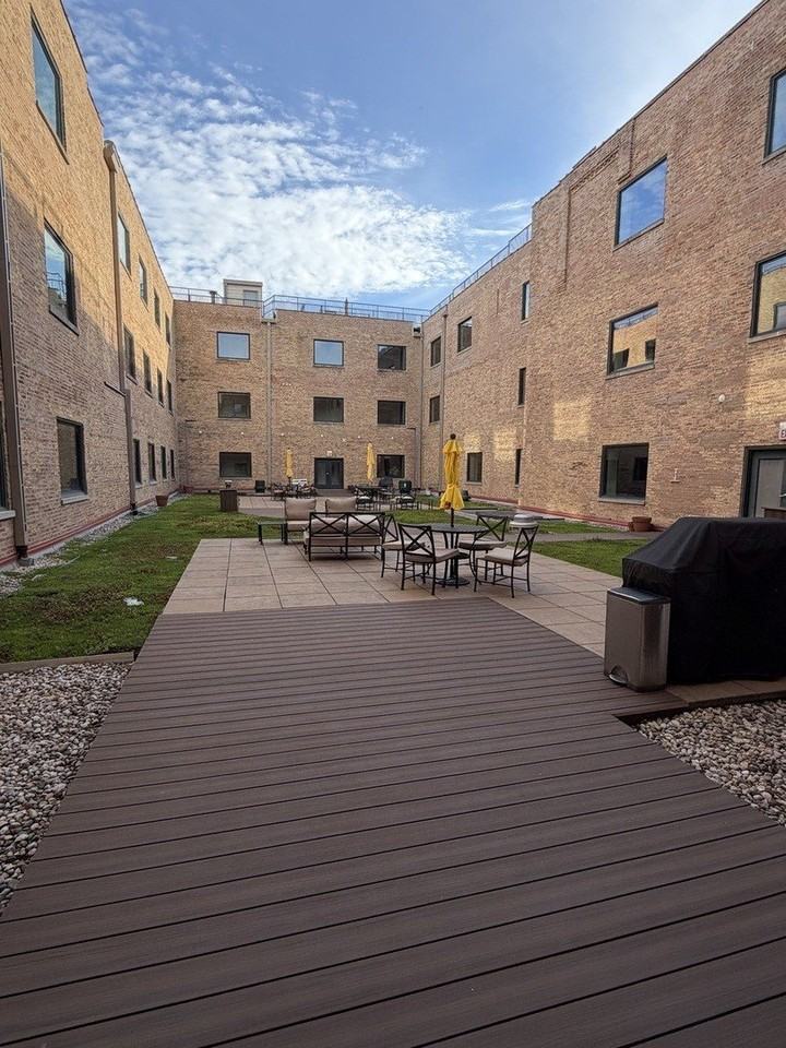 2100 N Racine Ave #2J - Photo 3 of 17