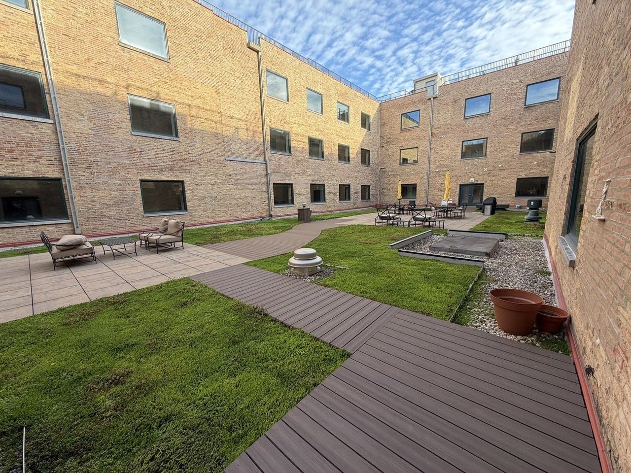 2100 N Racine Ave #2J - Photo 4 of 17