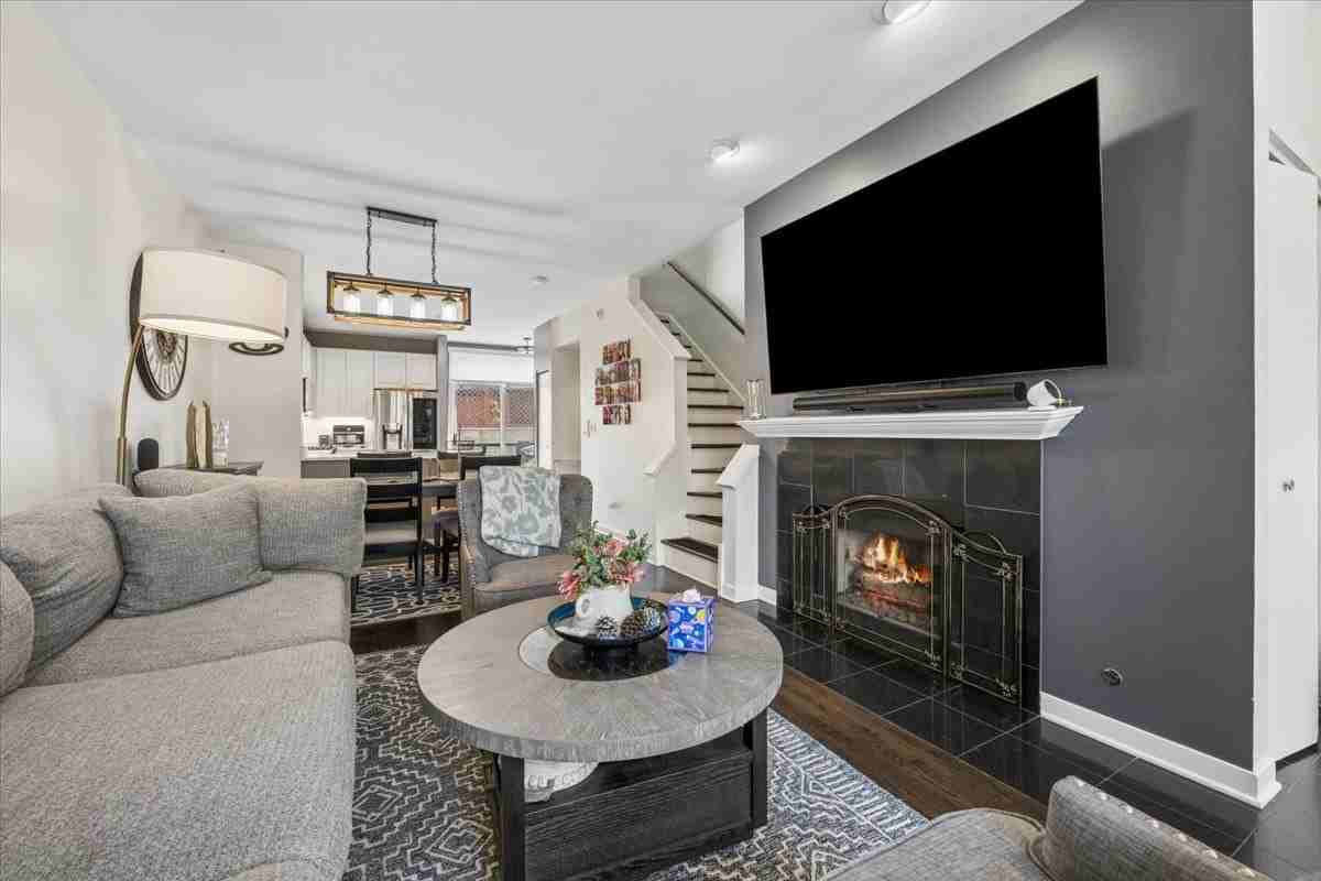 1713 W Diversey Pkwy #D - Photo 7 of 34