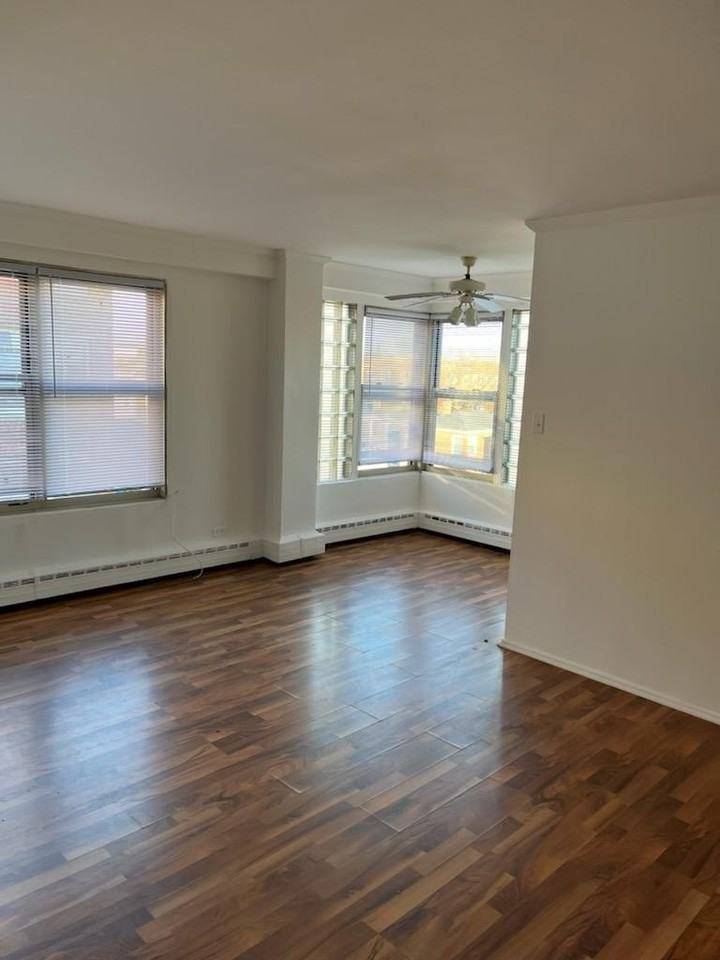2600 W Berwyn Ave #402 - Photo 3 of 7