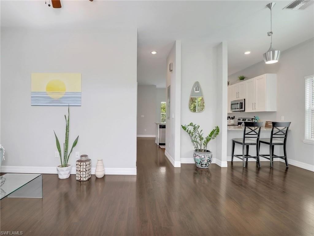 3037 Lunar St - Photo 3 of 36