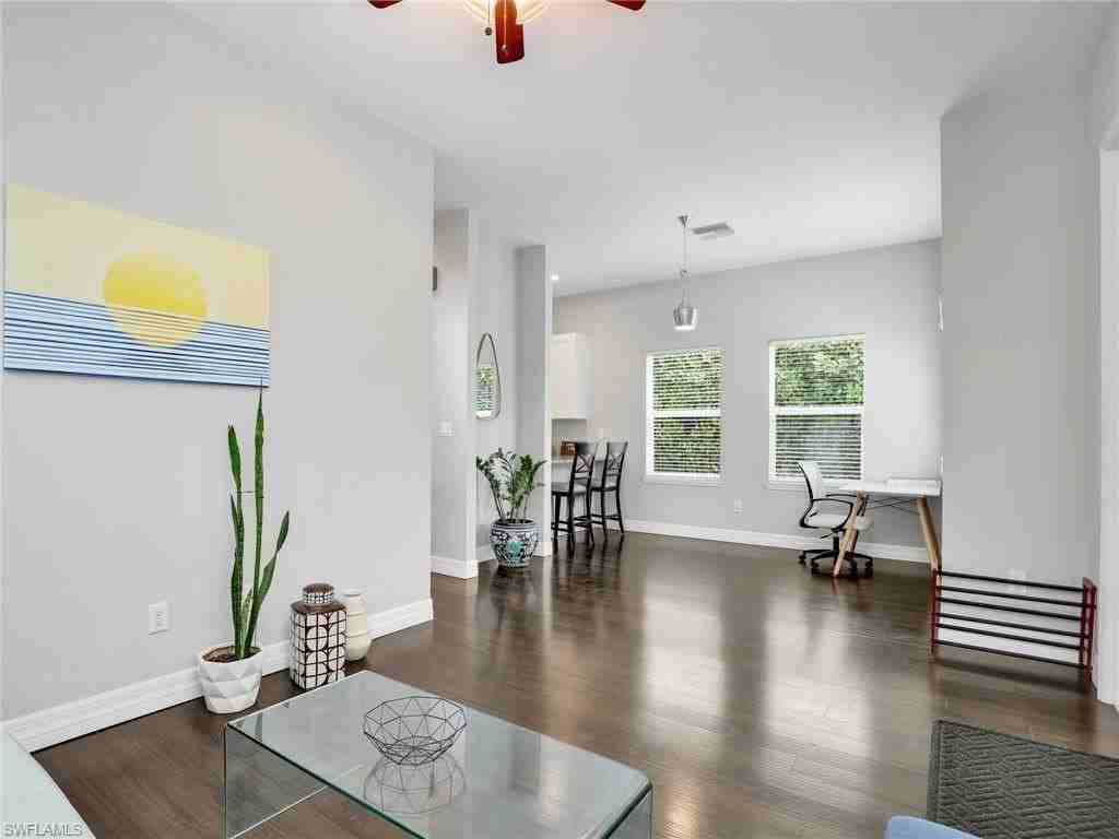3037 Lunar St - Photo 4 of 36