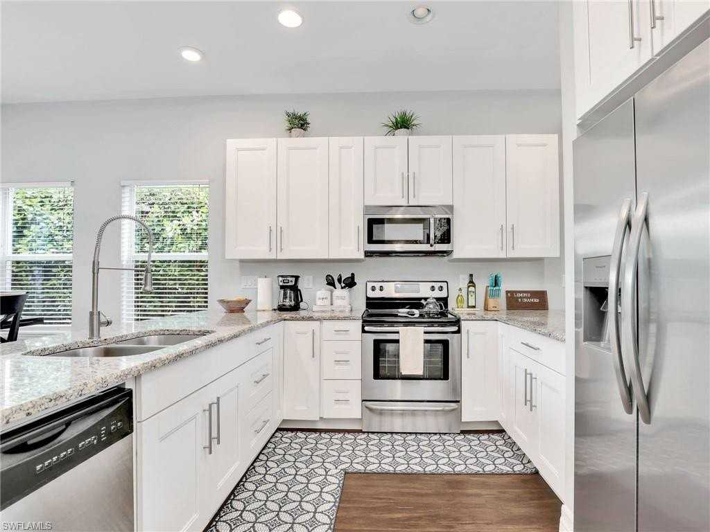 3037 Lunar St - Photo 6 of 36