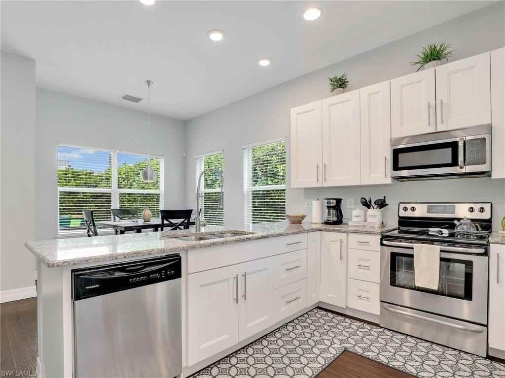 3037 Lunar St - Photo 7 of 36