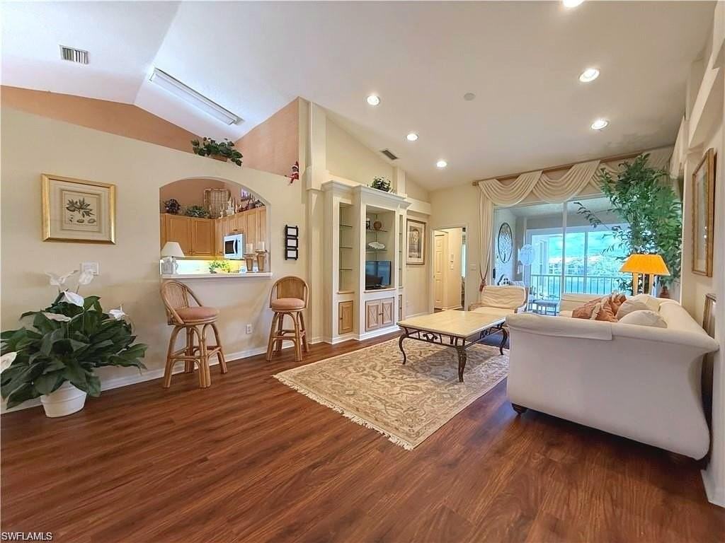 6580 Huntington Lakes Cir #202 - Photo 2 of 19