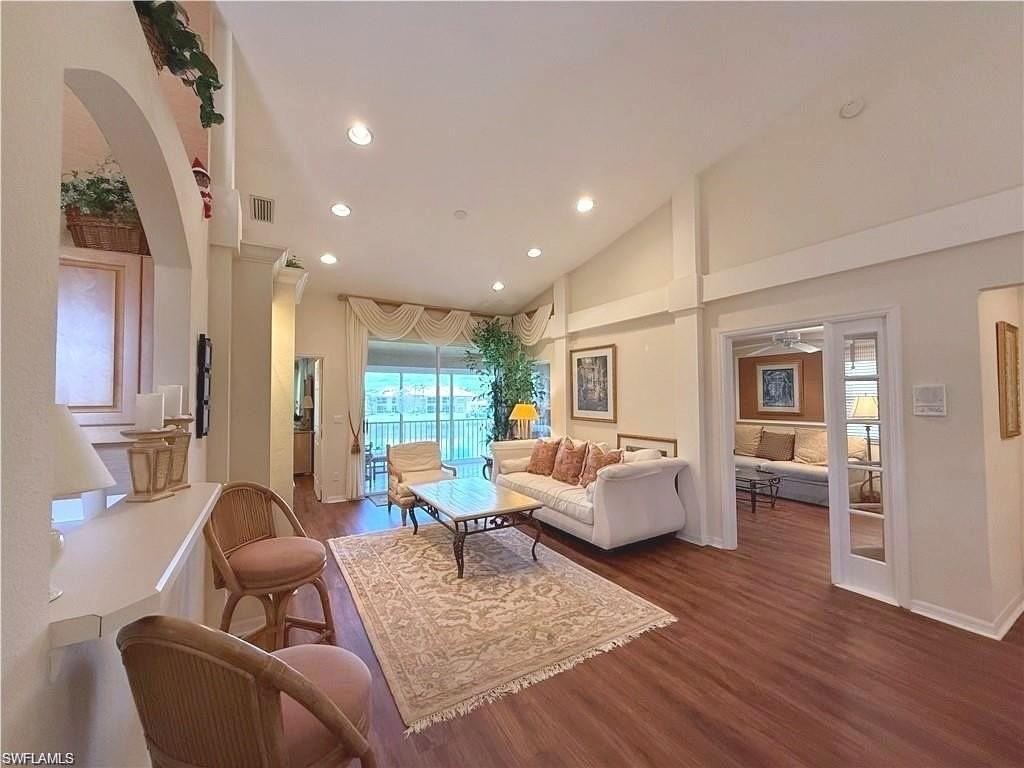 6580 Huntington Lakes Cir #202 - Photo 4 of 19