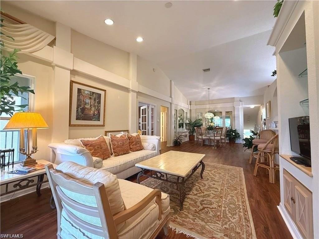 6580 Huntington Lakes Cir #202 - Photo 5 of 19