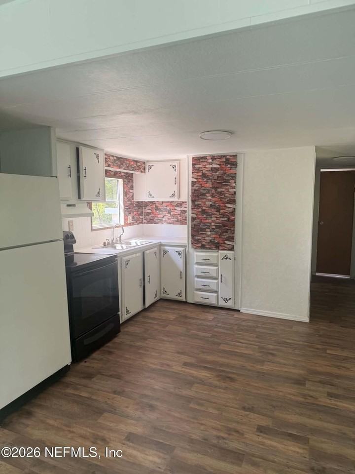 823 Janet Ave - Photo 4 of 7