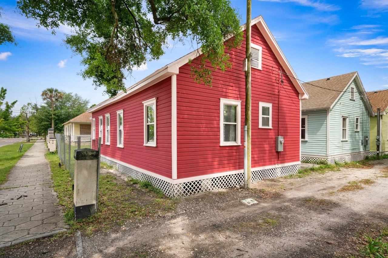1901 Redell St - Photo 4 of 27