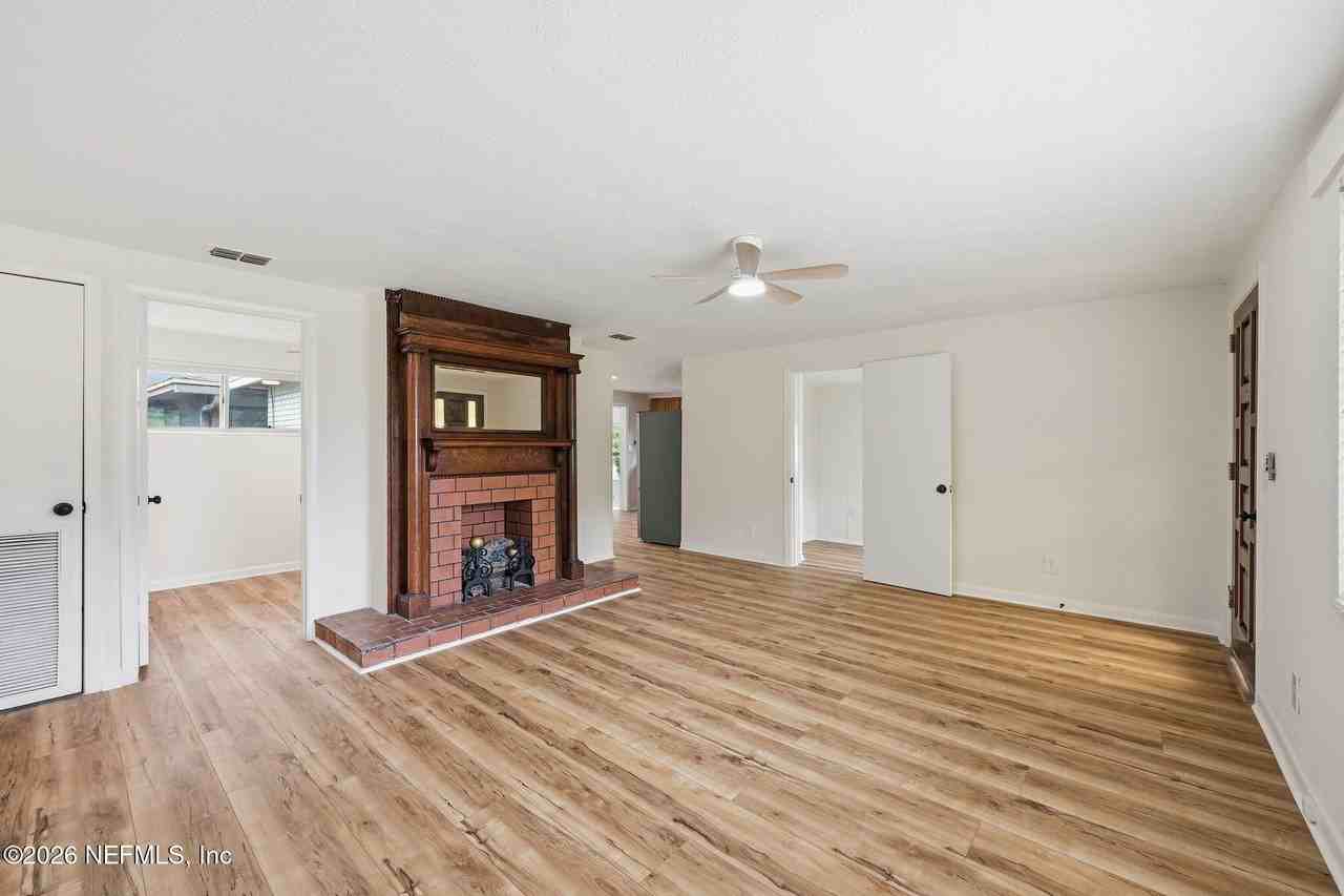 388 Arora Blvd - Photo 3 of 29