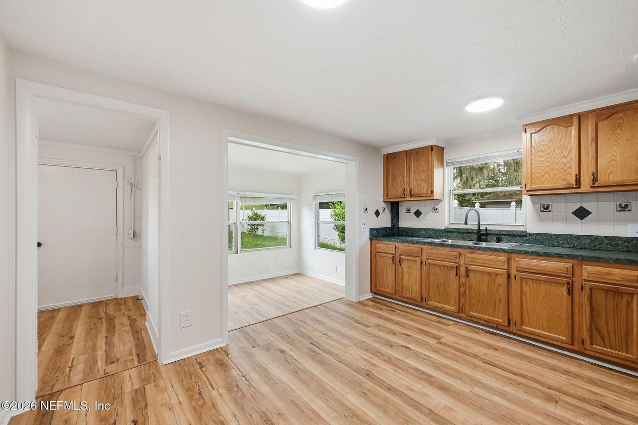388 Arora Blvd - Photo 6 of 29