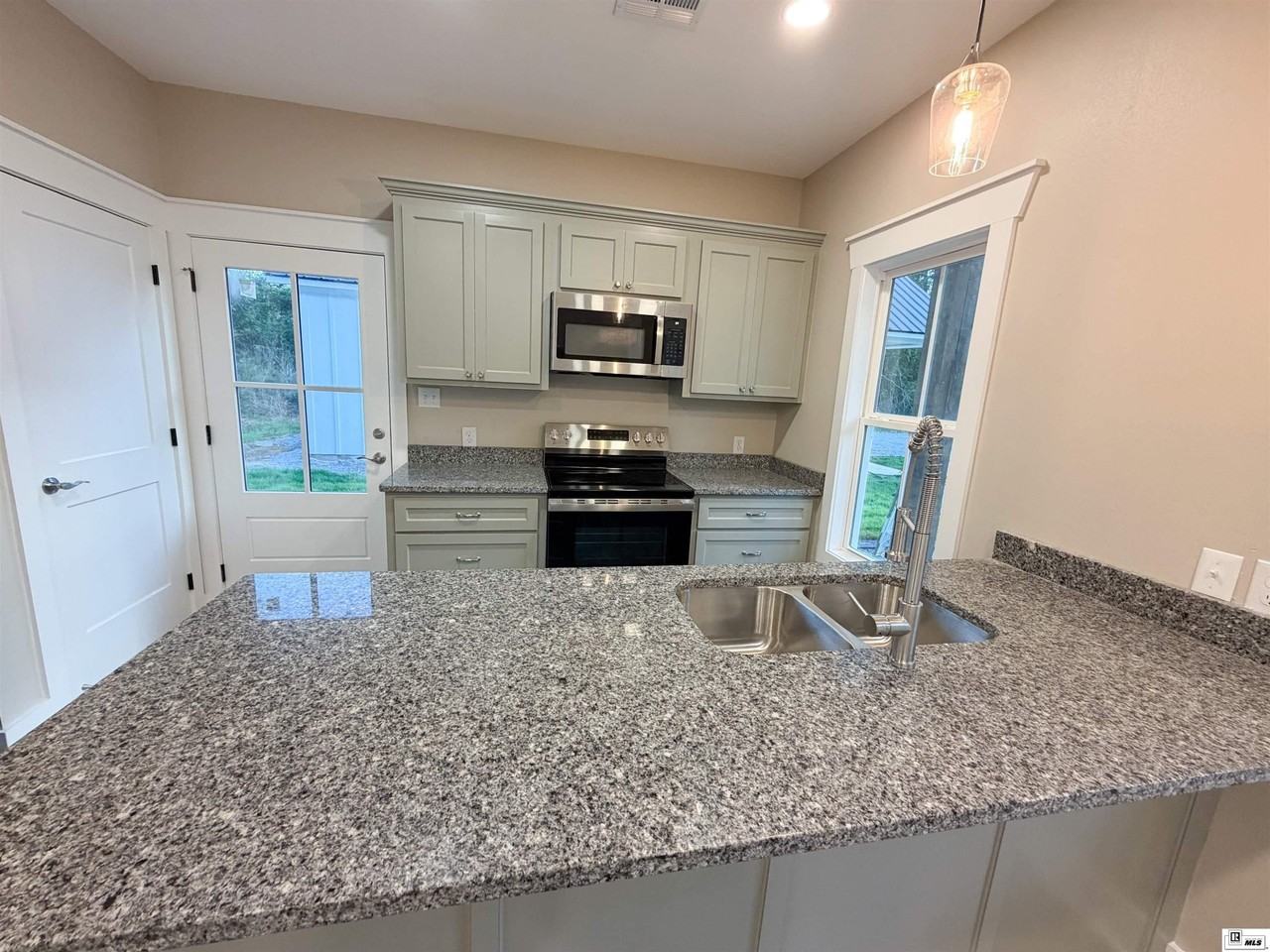 922 Harrell Rd - Photo 4 of 9