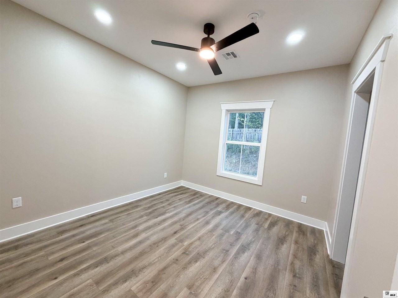 922 Harrell Rd - Photo 5 of 9