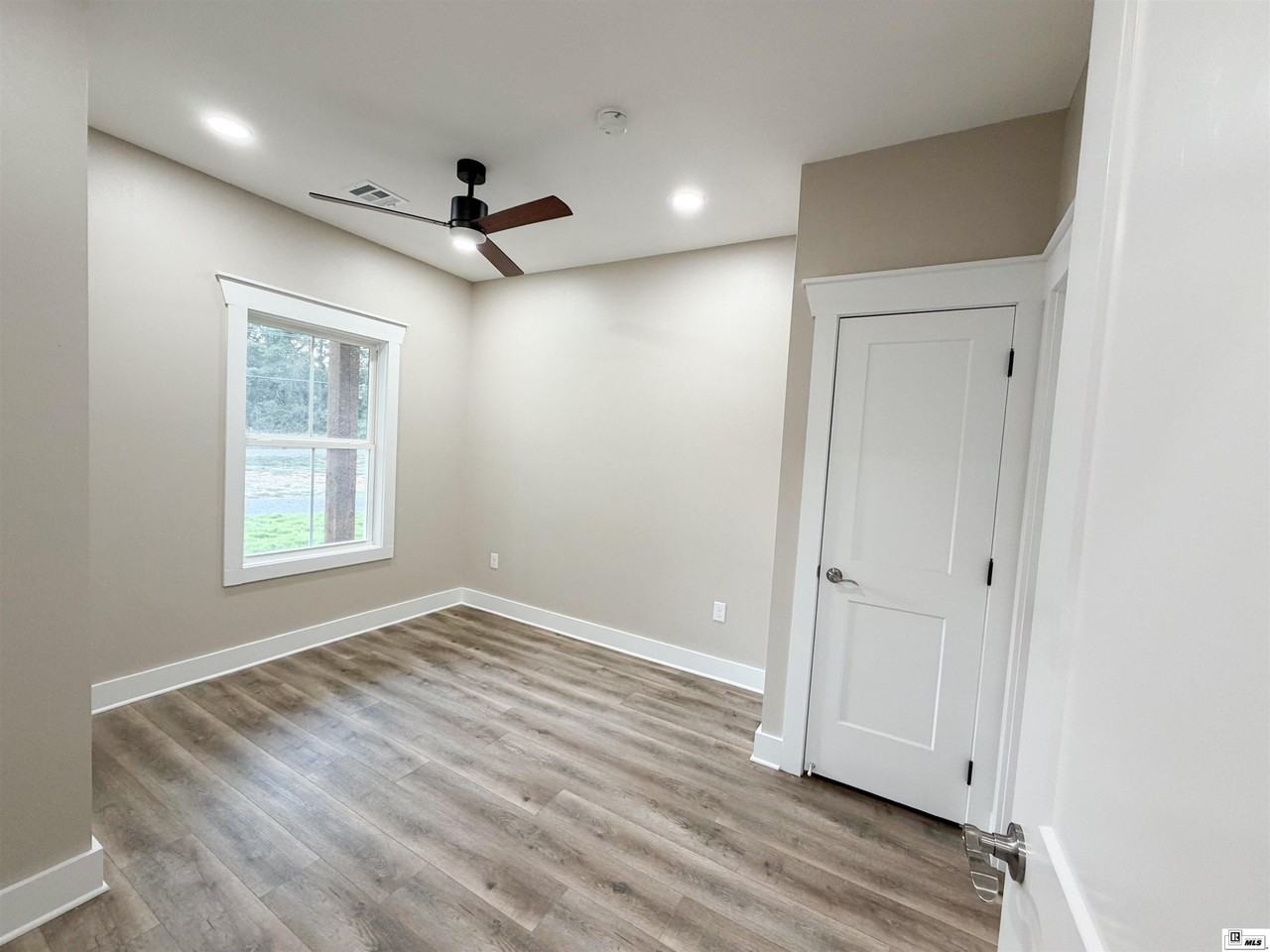 926 Harrell Rd - Photo 4 of 10
