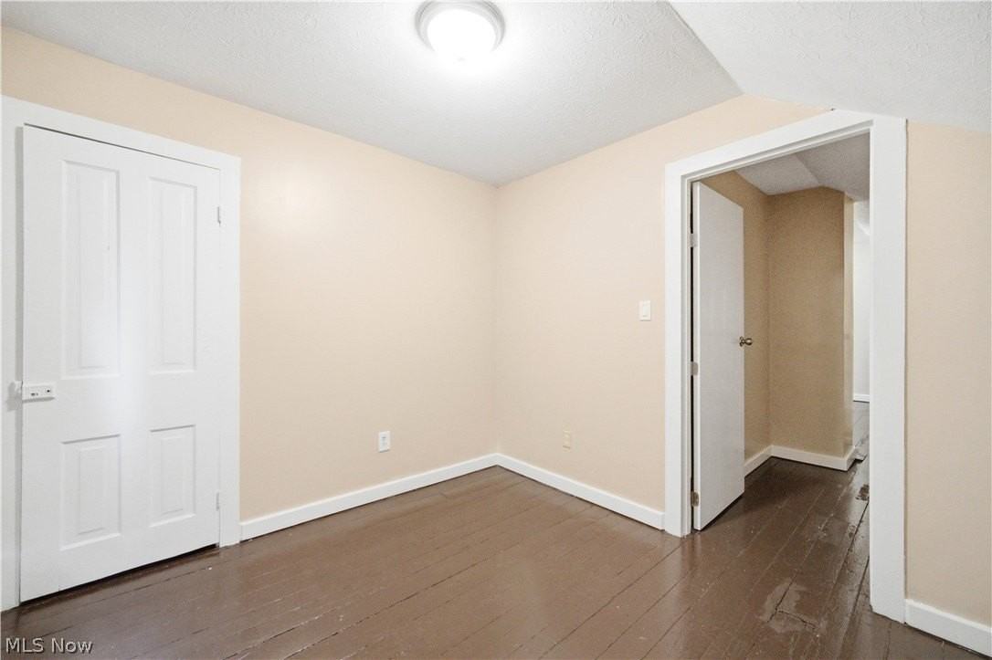6917 Daisy Ave - Photo 6 of 35