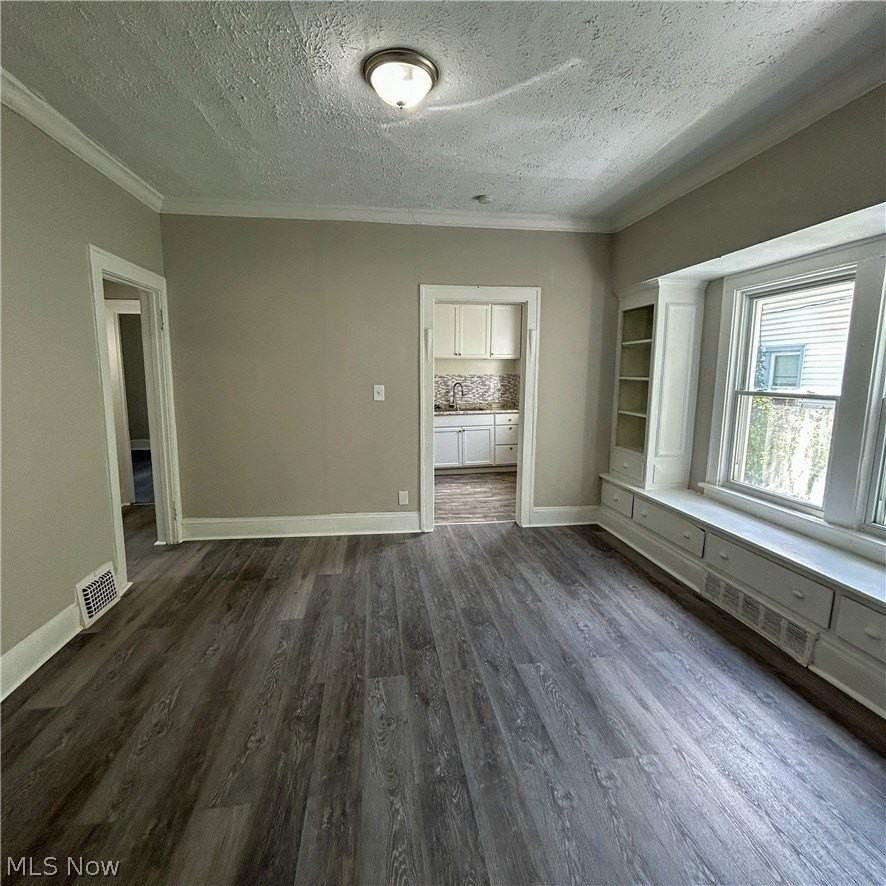 3415 E 113th St - Photo 6 of 34