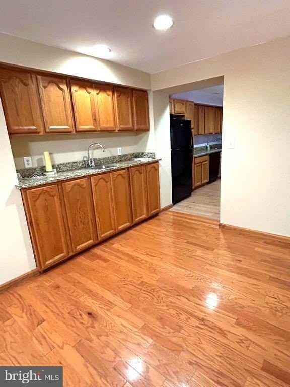 659 Stirling St - Photo 6 of 33
