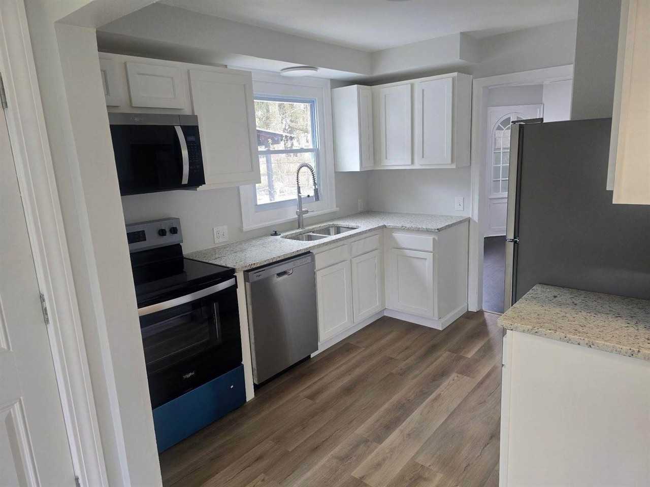 3950 Riverside Dr - Photo 2 of 44