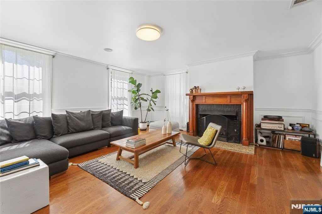 253 W Clinton Ave - Photo 5 of 34