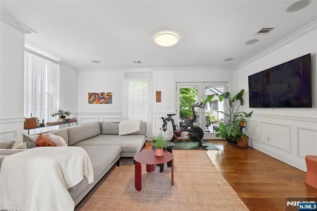 253 W Clinton Ave - Photo 7 of 34