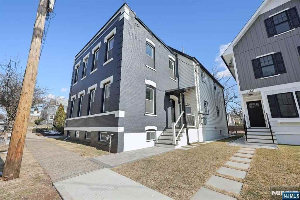 135 Forest St #2R