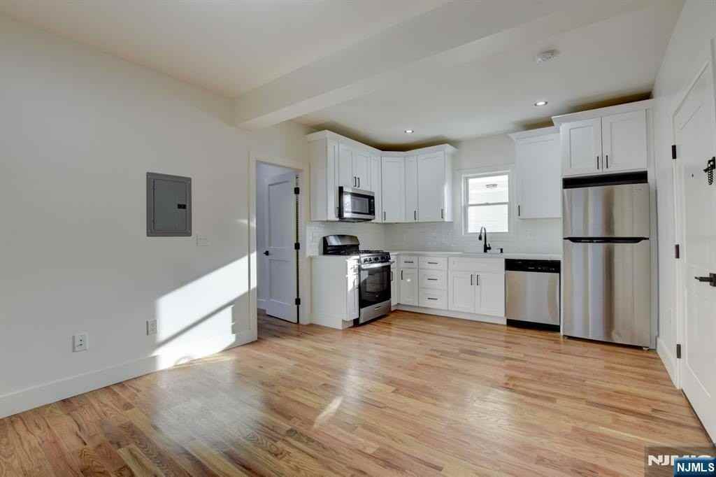 135 Forest St #2R - Photo 5 of 12