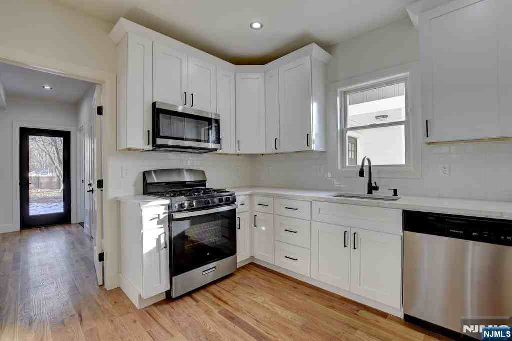 135 Forest St #2R - Photo 7 of 12
