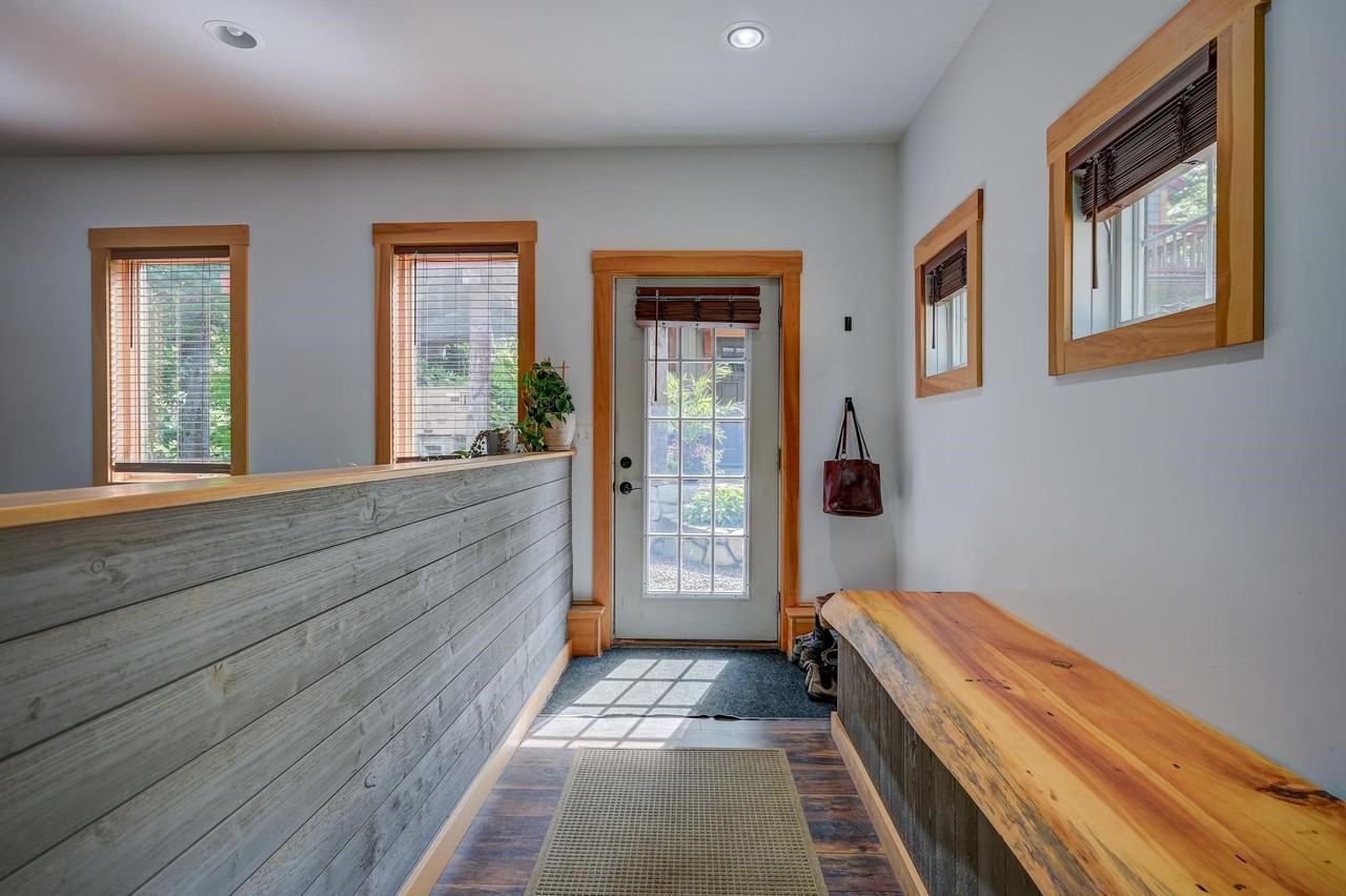 252 Ash St - Photo 4 of 21
