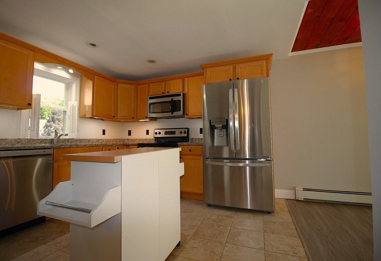 70 Modena Dr - Photo 3 of 18