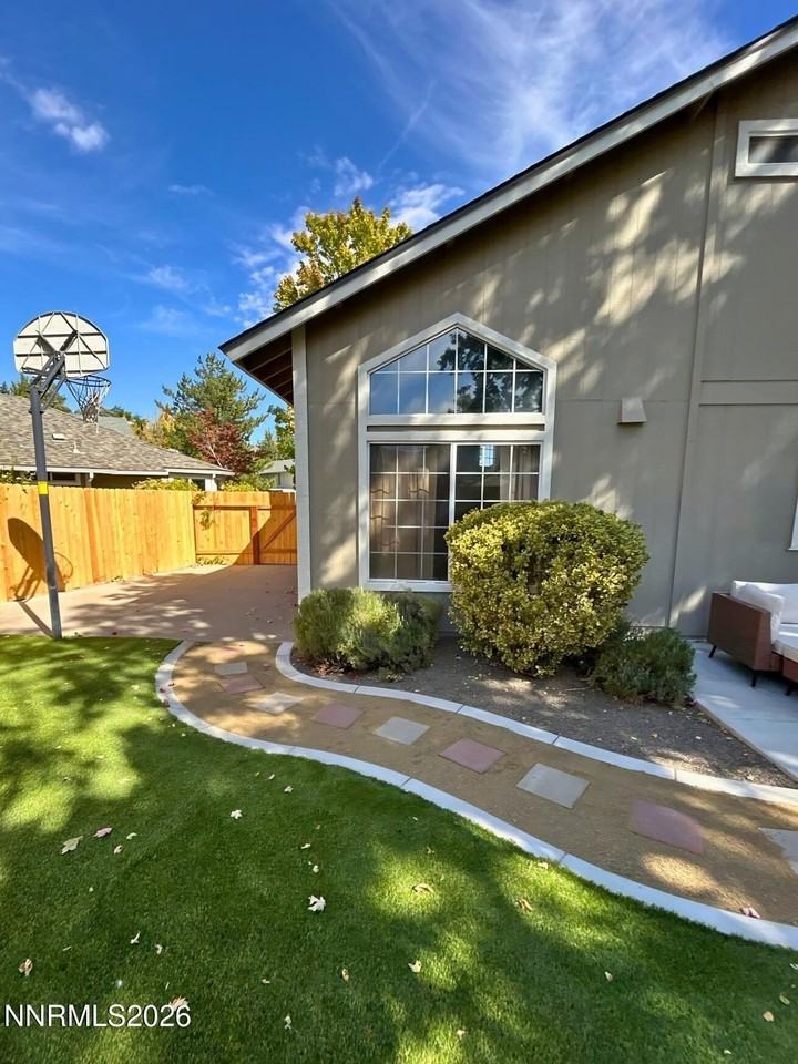 6326 Blue Lakes Ct - Photo 3 of 6