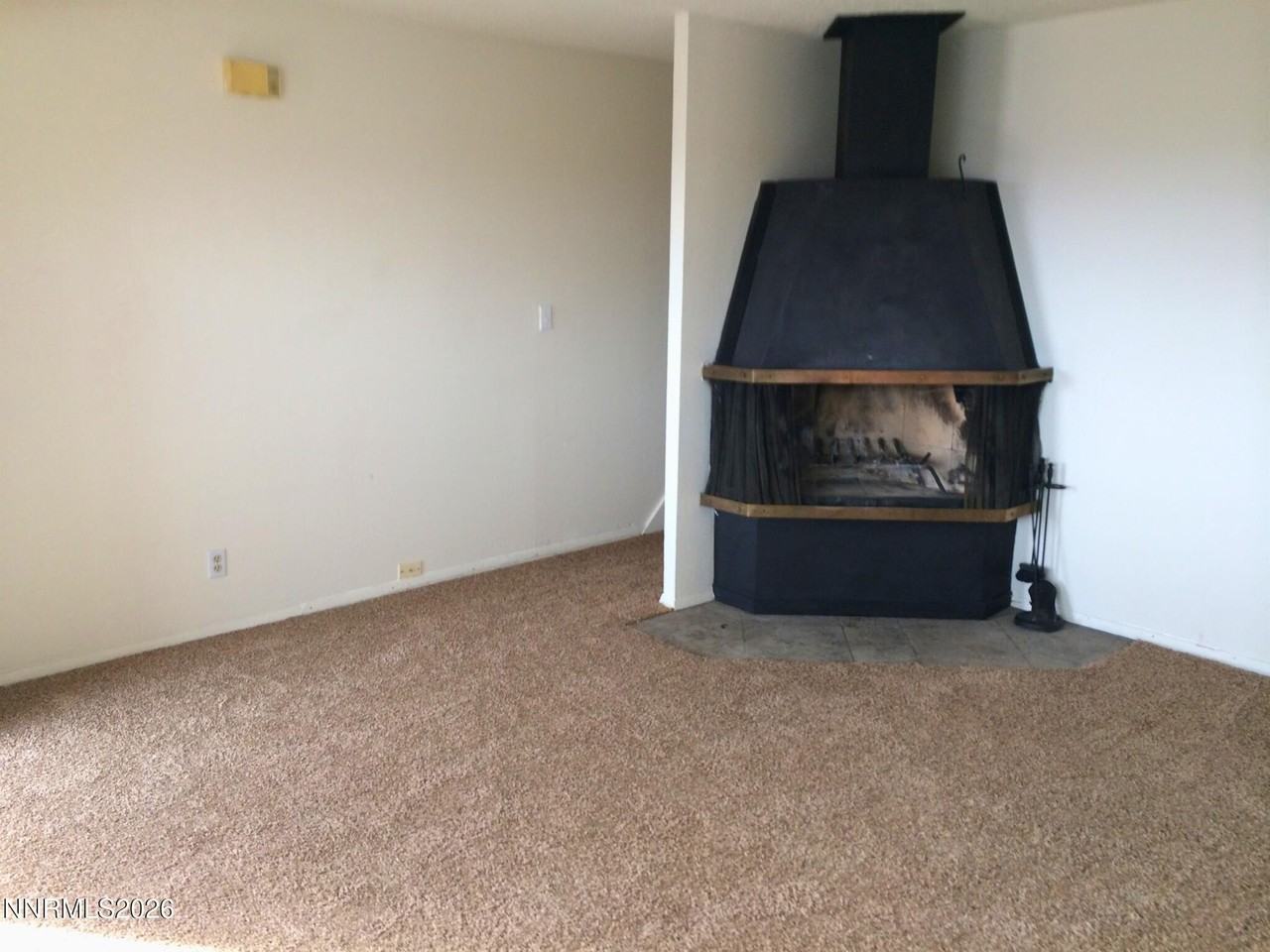 3281 Gypsum Rd - Photo 4 of 10