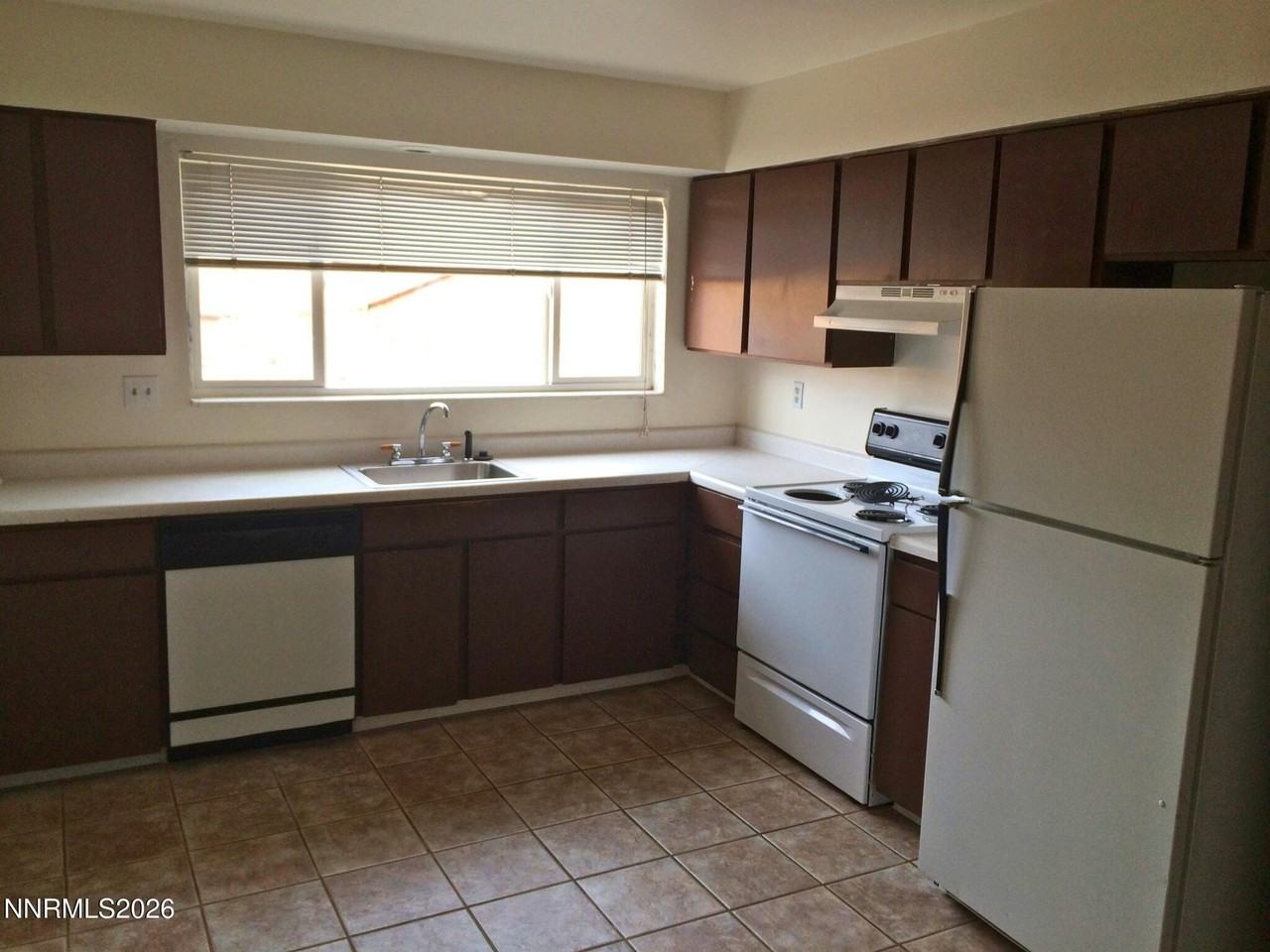 3281 Gypsum Rd - Photo 5 of 10