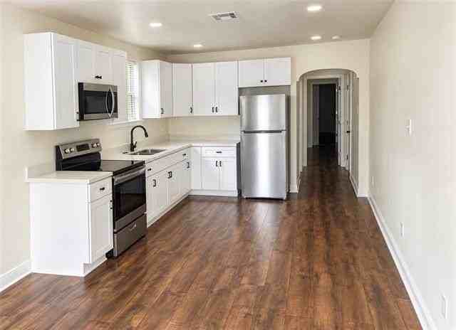 5445 Burgundy St - Photo 2 of 9