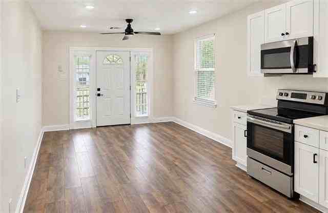 5445 Burgundy St - Photo 3 of 9