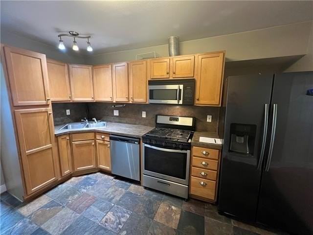 1010 Community St - Photo 5 of 11