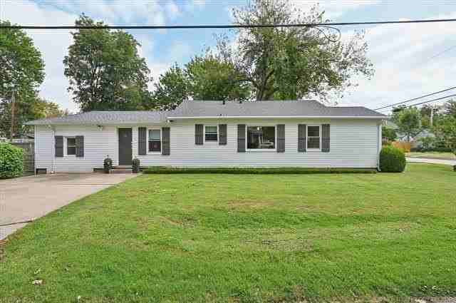 1103 E 39th St - Photo 3 of 40