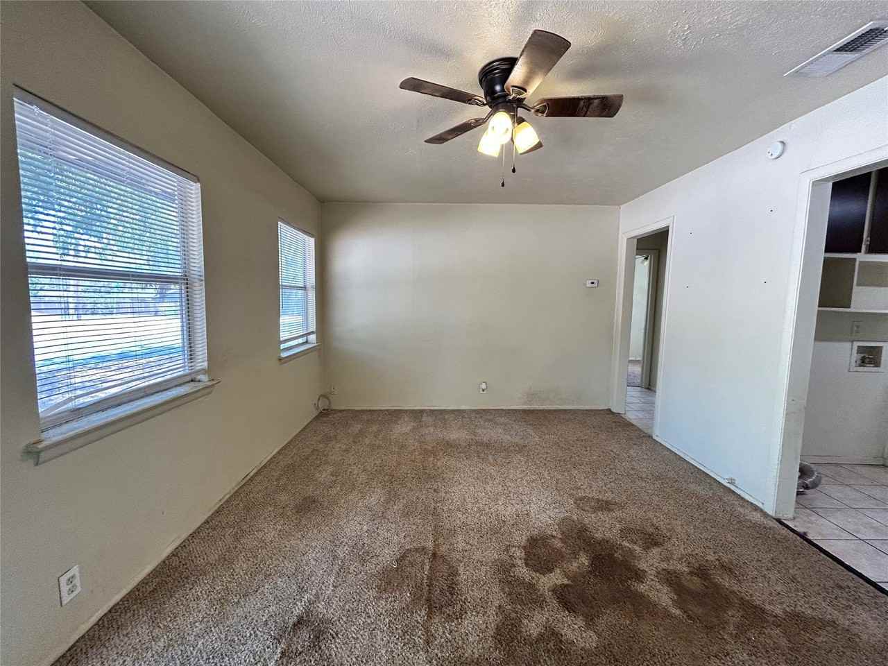 1612 Wayne St - Photo 4 of 17