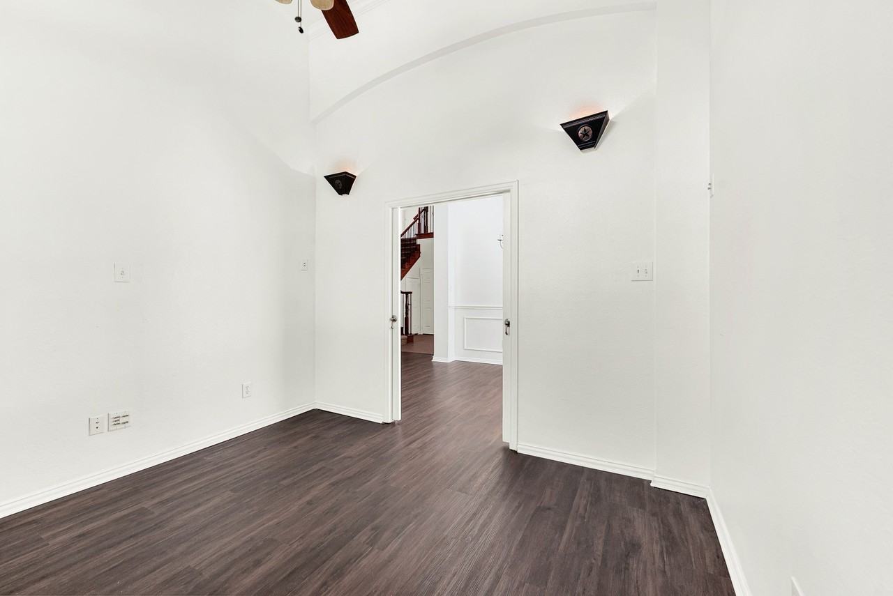13270 Roadster Dr - Photo 4 of 37