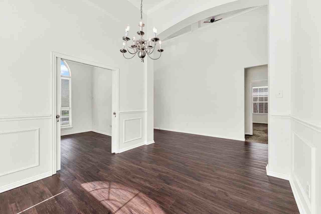 13270 Roadster Dr - Photo 5 of 37