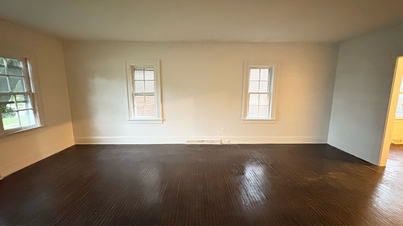 3037 Algonquin Pkwy #1 - Photo 3 of 14