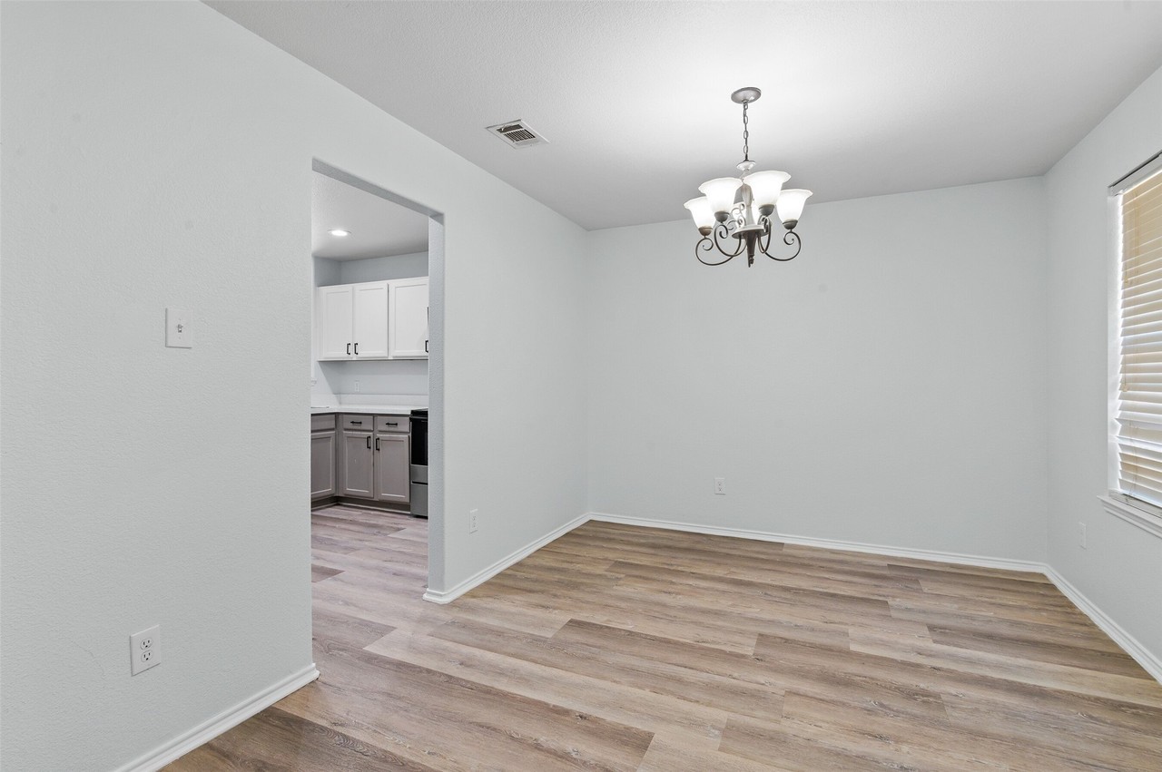 1417 Nicholas Ln - Photo 4 of 26