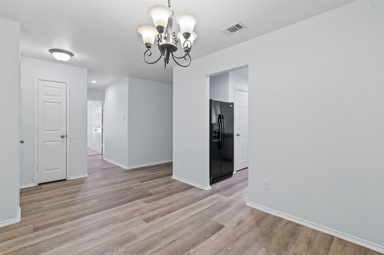 1417 Nicholas Ln - Photo 5 of 26