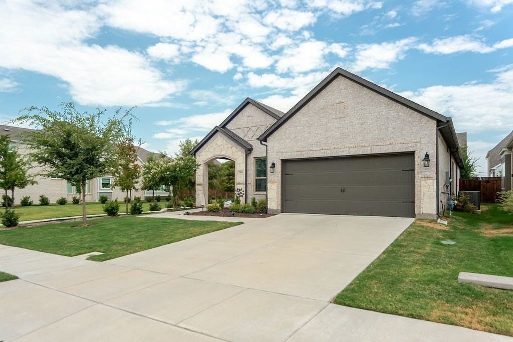 3816 Lochwood Dr - Photo 2 of 33