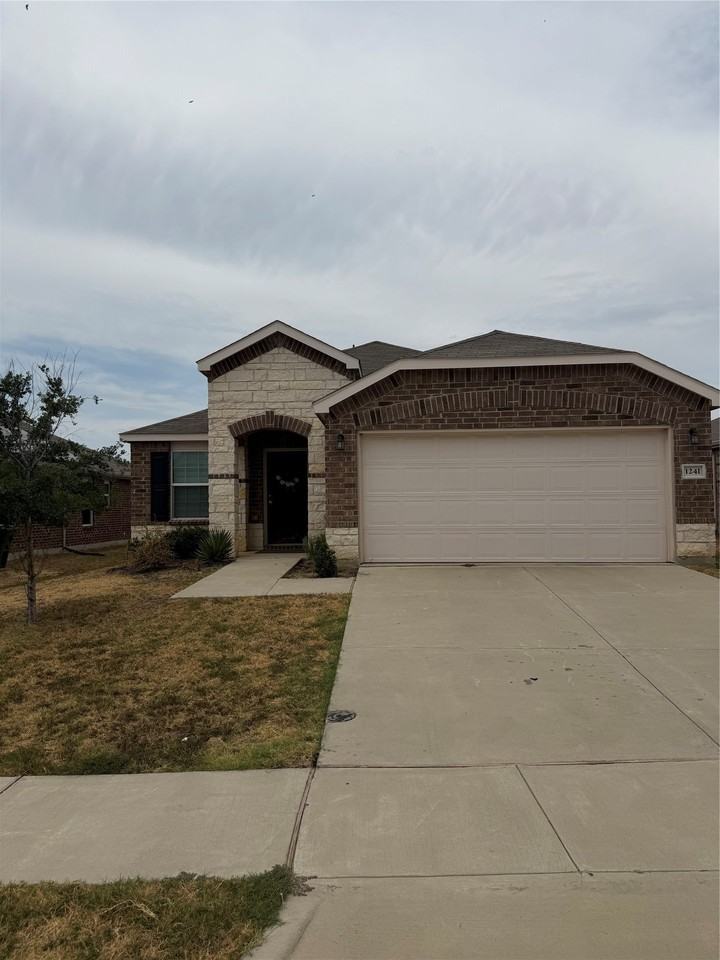 1241 Vernon Dr - Photo 2 of 9