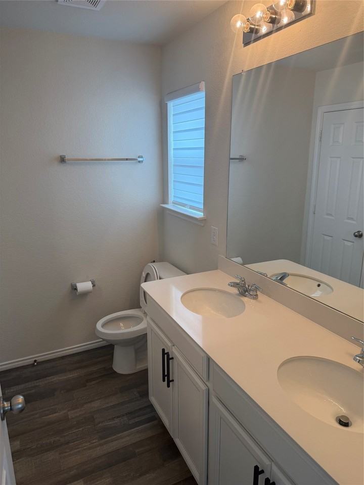 1241 Vernon Dr - Photo 5 of 9