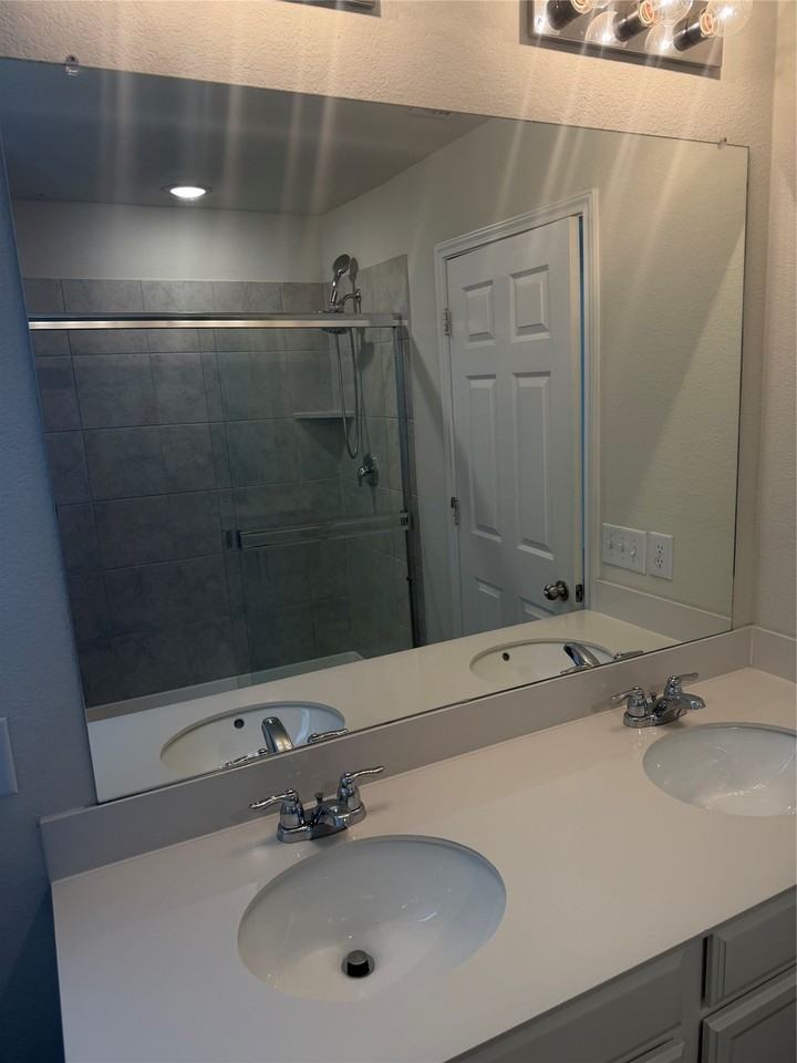 1241 Vernon Dr - Photo 6 of 9