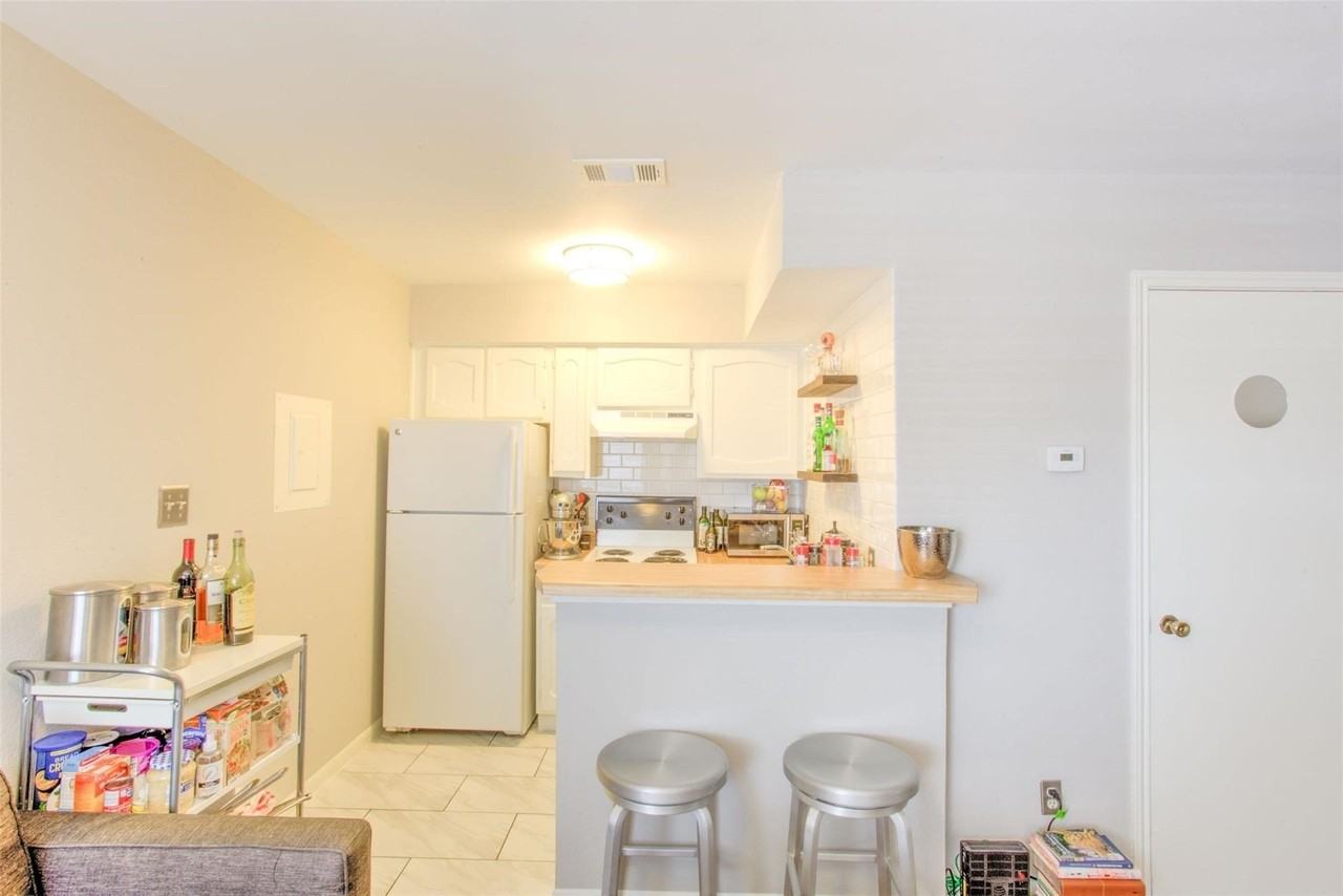 3129 Sondra Dr #302 - Photo 7 of 17