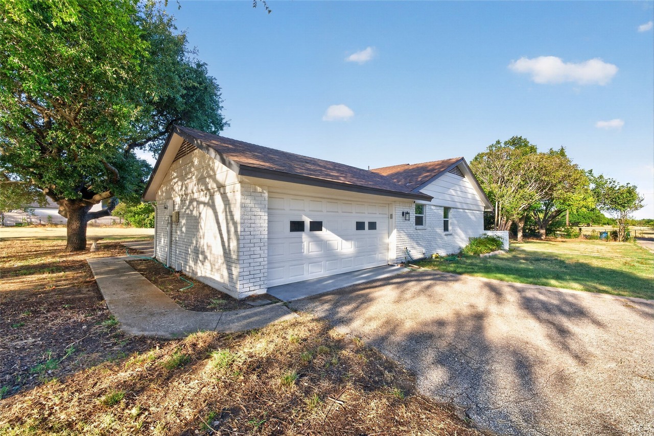 3903 Dublin Rd - Photo 2 of 39