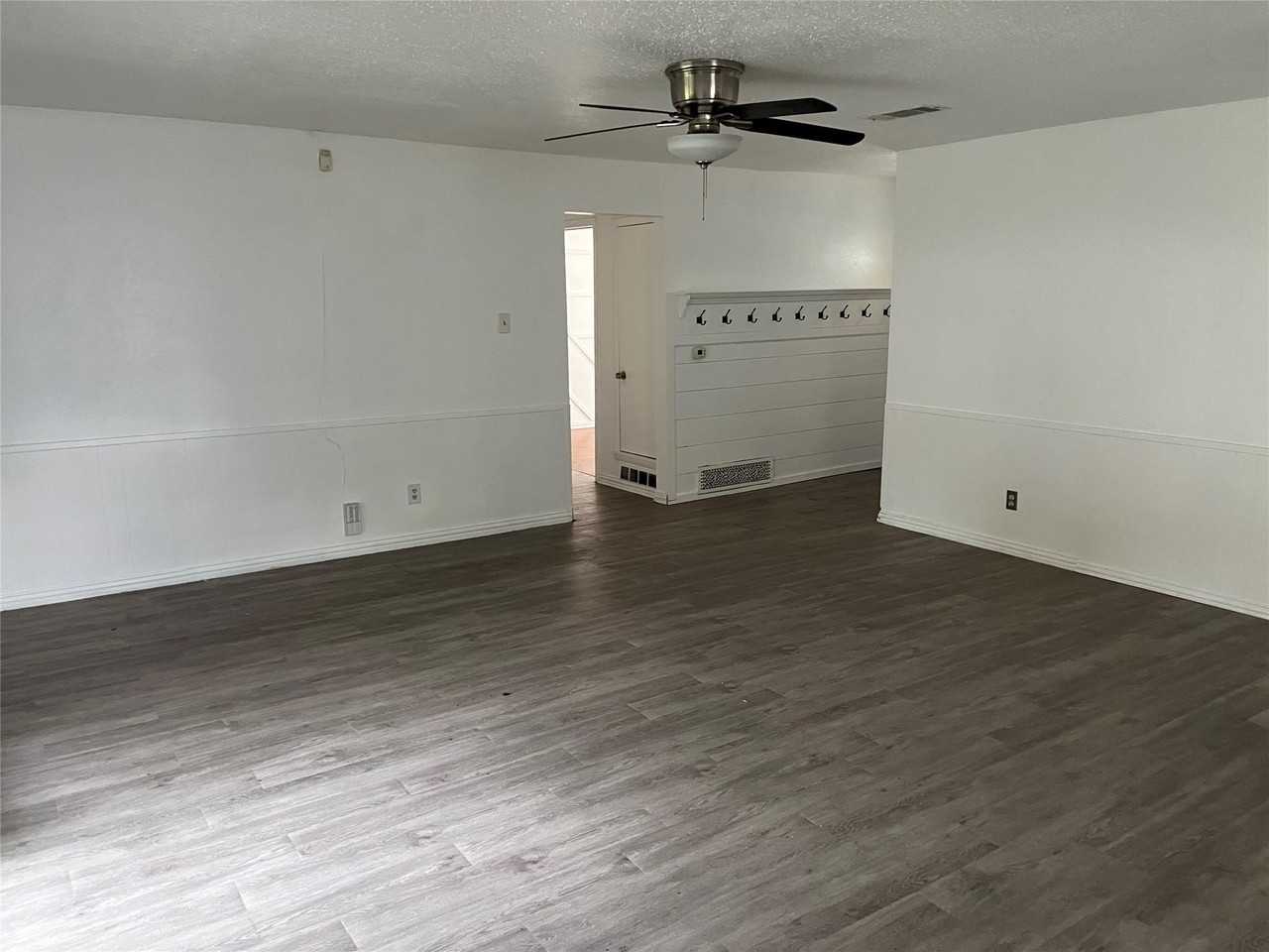 10327 Springhaven Dr - Photo 4 of 15