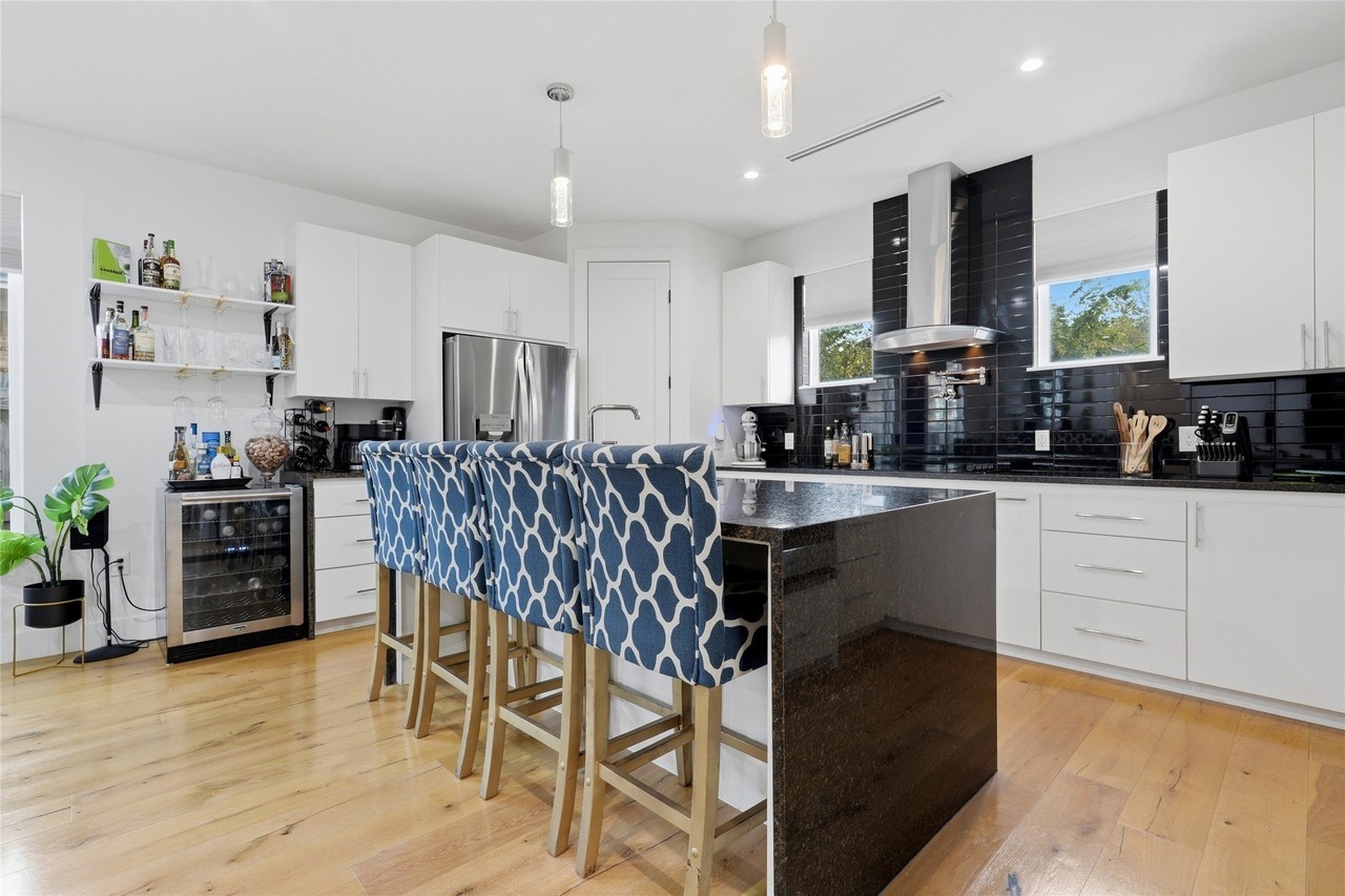 1808 Shaw St - Photo 7 of 20